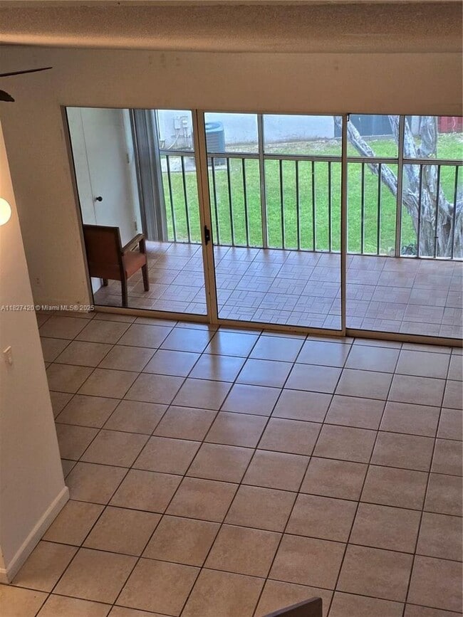 Building Photo - 14170 SW 93rd Ln