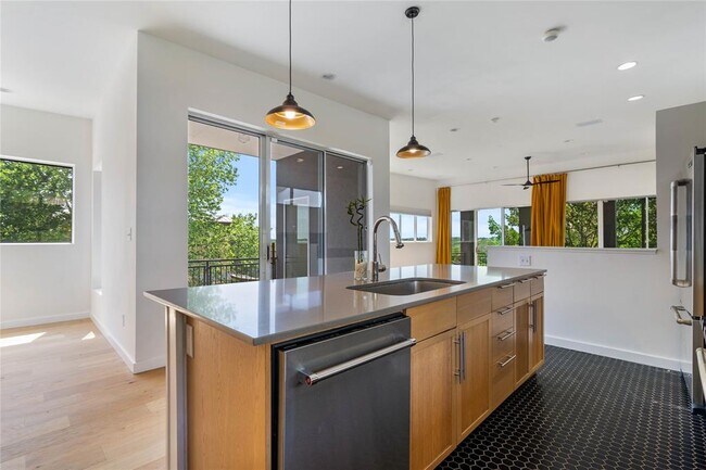 Building Photo - 5334 Sendero Hills Pkwy