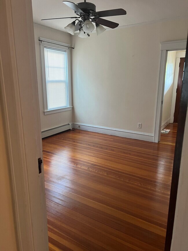 Building Photo - 114 6th St