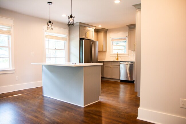 Foto del edificio - 3056 Cloverhurst Dr