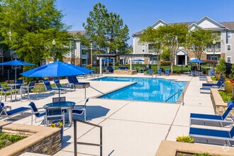 Building Photo - Vintage Creekwood Park Apartments