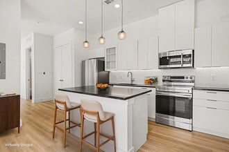Building Photo - 2217 N Fitzhugh Ave