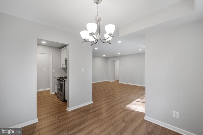 Foto del edificio - 3860 Lyndhurst Dr