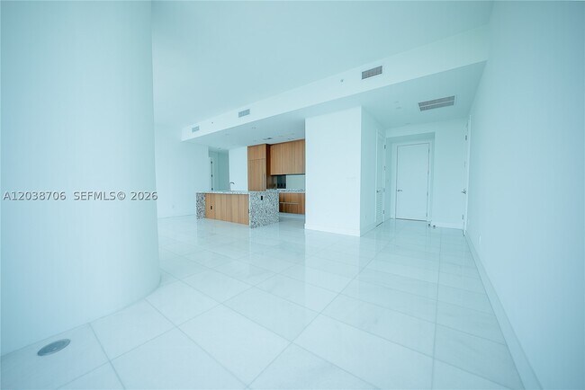 Building Photo - 175 SE 25th Rd