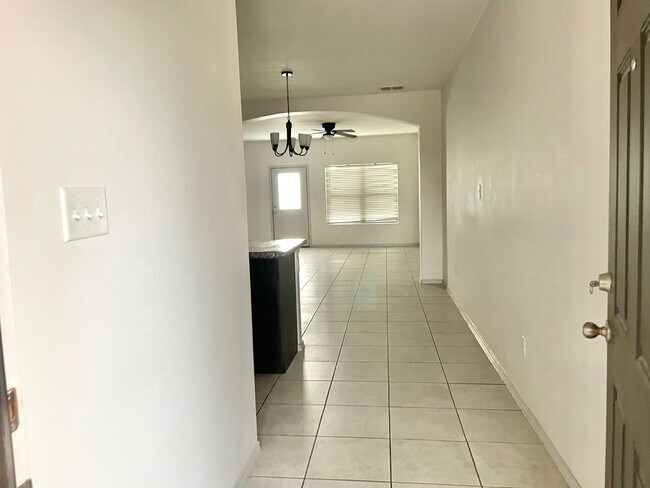 Foto del edificio - 229 Welland Dr