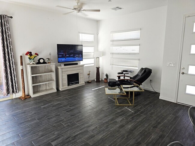 Building Photo - Summerlin West Community!!