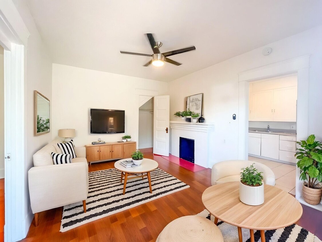 Primary Photo - Charming Corner 1 Bed / 1 Bath in the Hear...