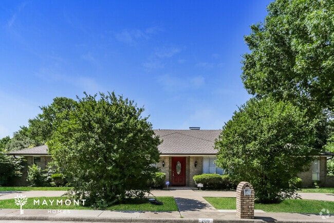 Building Photo - 206 Club Brook Cir