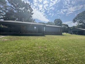Building Photo - 411 Campground Rd