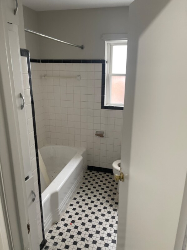 4427 Shelbyville Rd Unit Apt 1, Brownsboro Village, KY 40207 Room for Rent in Brownsboro