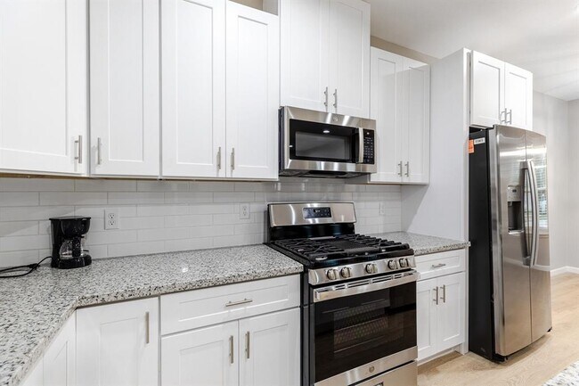 Foto del edificio - 4661 Clover St