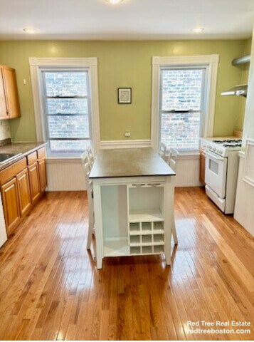 Foto del edificio - 46 Aspinwall Ave