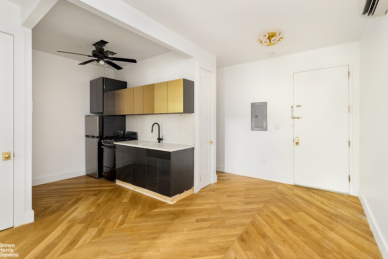 160 Stuyvesant Ave Unit 2R, Brooklyn, NY 11221 Room for Rent in Brooklyn, NY