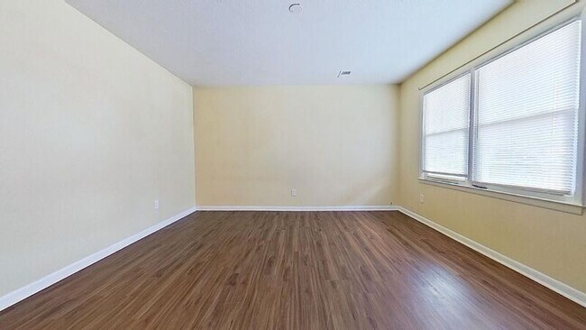 Foto del edificio - 501 Harris Rd