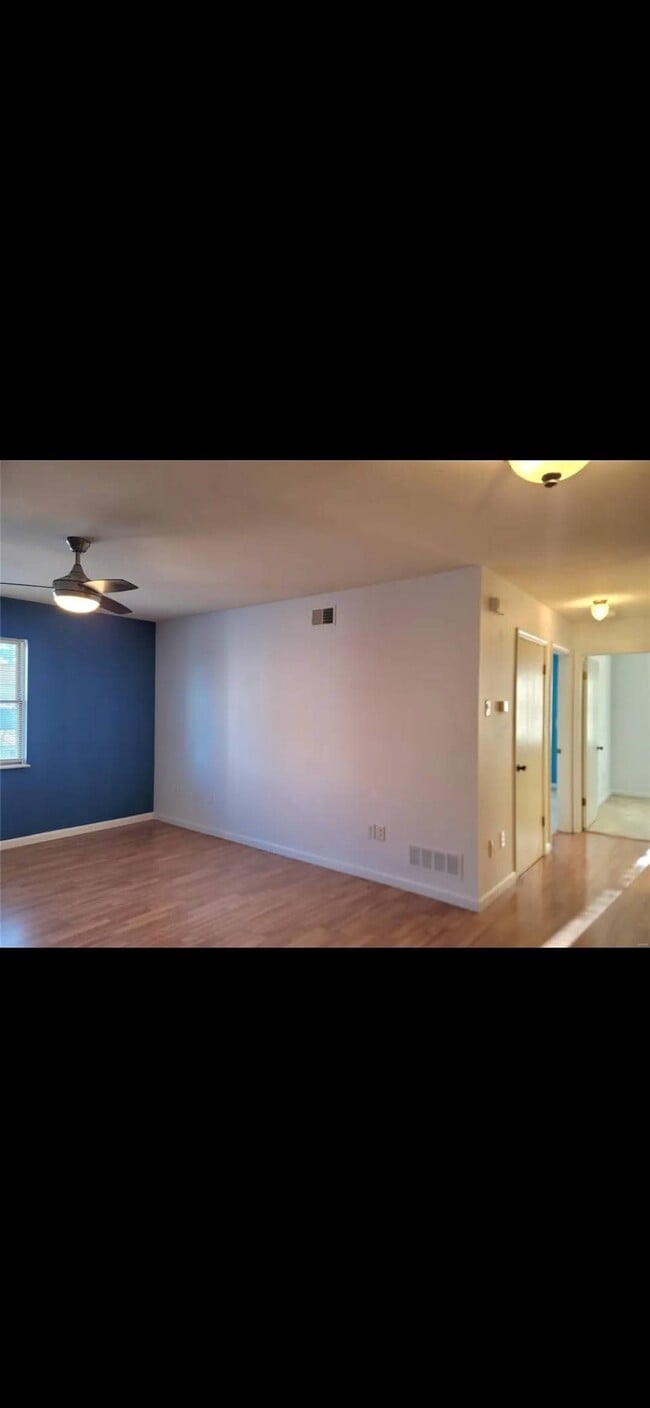 Building Photo - 702 Clearview Dr