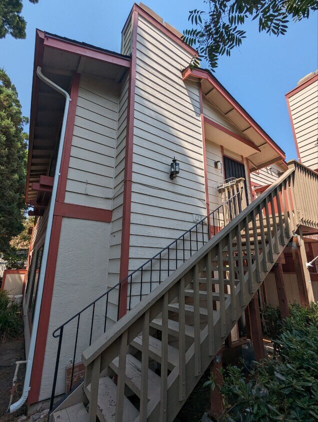 Primary Photo - 206 Ladera Plaza