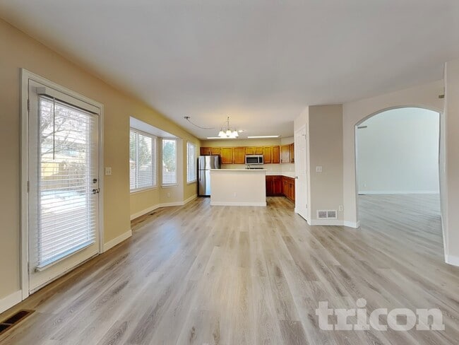 Building Photo - 2782 S Ceylon St