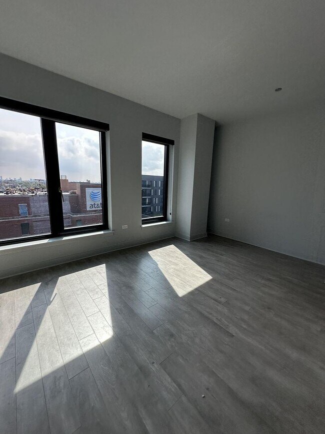 Foto del edificio - 0 bedroom in Chicago IL 60613