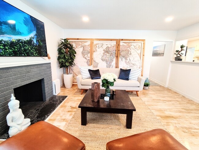 Building Photo - 823 Orondo Ave