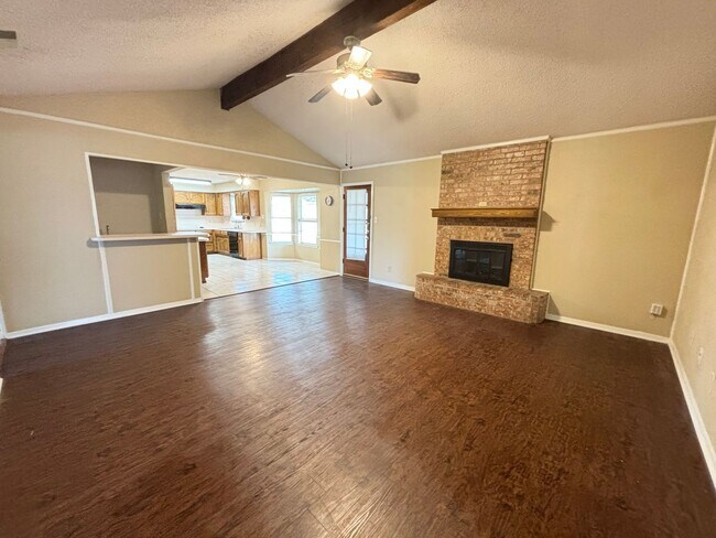 Building Photo - North Richland Hills Move In Ready