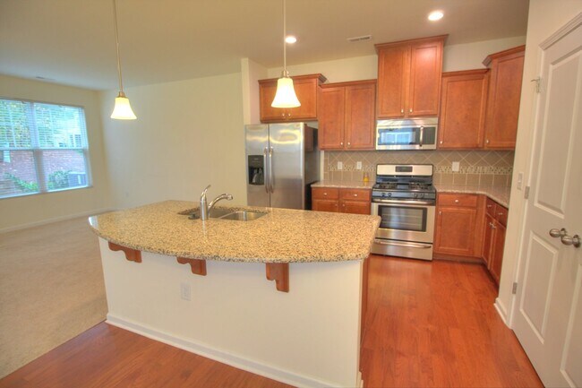 Foto del edificio - Gorgeous 3 Bedroom/ 2.5 Townhome with Garage!