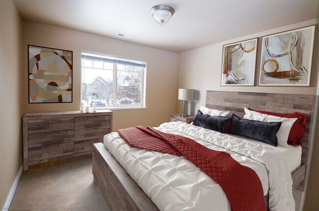 Building Photo - 719-735 Matheson Way