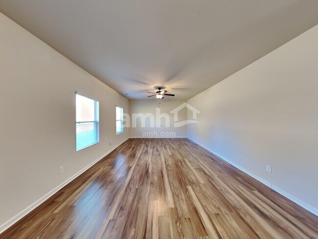 Foto del edificio - 278 Scotland Dr