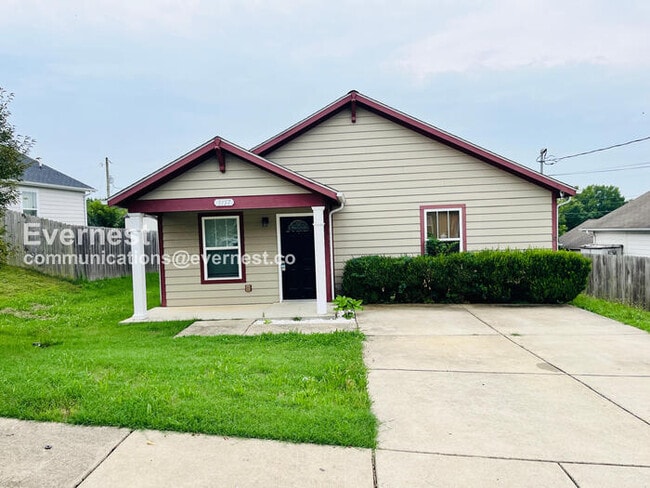 Limited Time Special Offer / 3 Bed, 2 Bath Home with Off-Street Parking / Pet-Friendly / Availabl... - Limited Time Special Offer / 3 Bed, 2 Bath Home with Off-Street Parking / Pet-Friendly / Availabl...