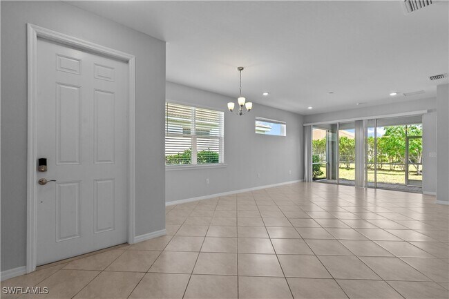 Foto del edificio - 3041 Royal Gardens Ave
