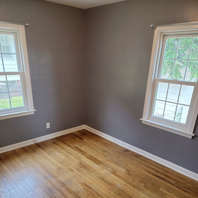 Building Photo - 905 Wolcott Ave