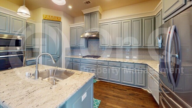 Foto del edificio - 5811 Lightfoot Ln