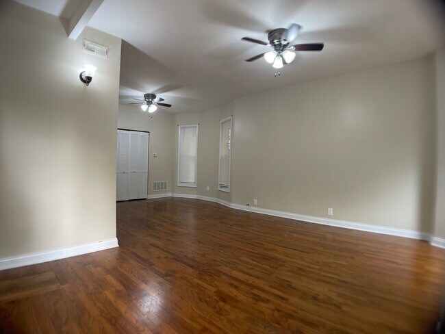 Foto del edificio - 3572 W Dickens Ave