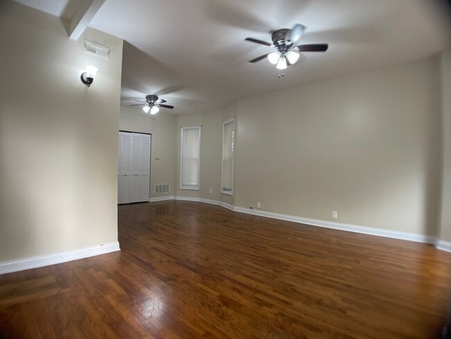Building Photo - 3572 W Dickens Ave