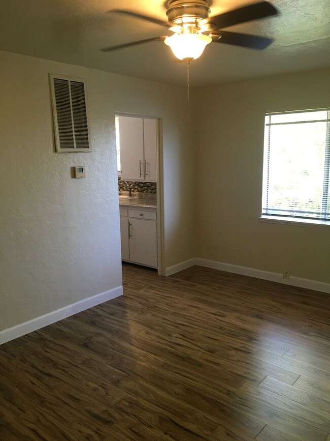 Building Photo - Cute Downtown One Bedroom House! This list...