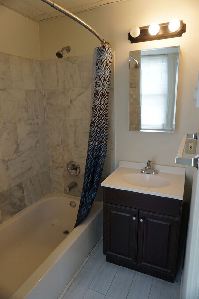 Building Photo - Renovated 1 Bed / 1 Bath in Hatfield