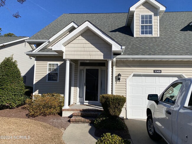Building Photo - 536 Village Green Dr
