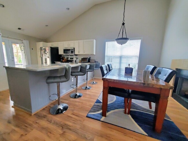 Building Photo - 401 Redwood Trail