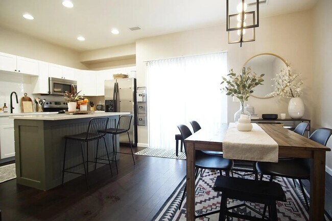 Foto del edificio - 12775 Jasmine Ct