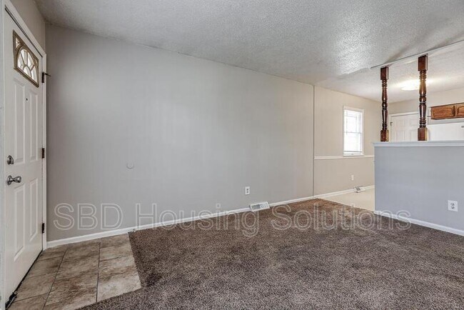 Building Photo - 701 NE Columbus St