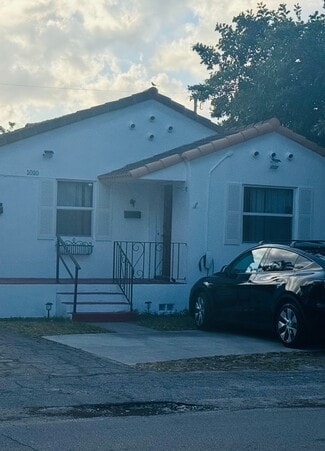 Building Photo - 1010 N 17th Ave