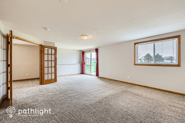 Building Photo - 6285 Kahler Dr NE
