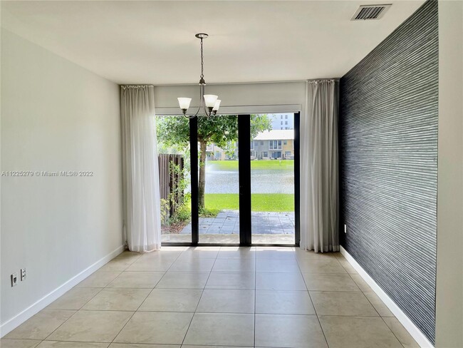 Foto del edificio - 5980 NW 104th Ct