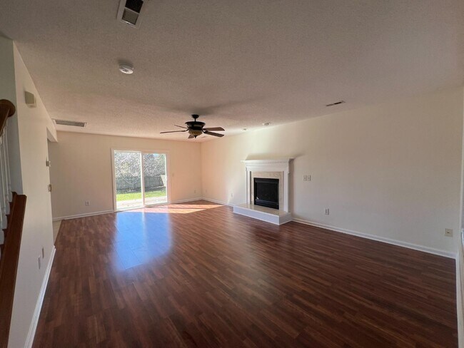 Foto del edificio - 100 Dover Ct E