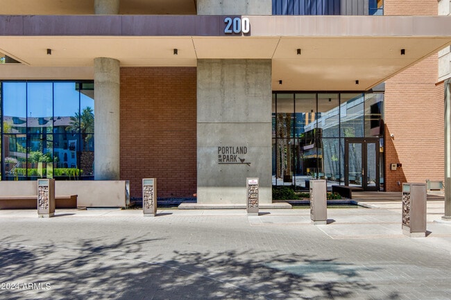 Foto del edificio - 200 W Portland St
