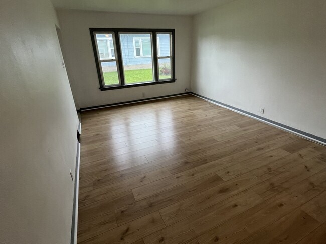 Foto del edificio - 410-412 N Lake St