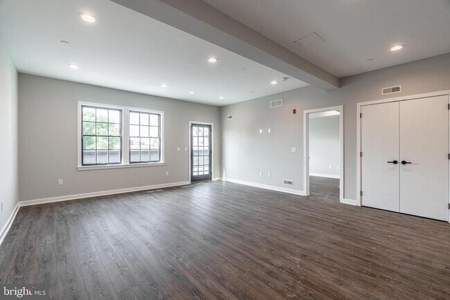Building Photo - 2124 Ellsworth St