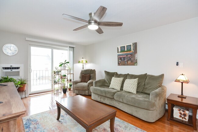 Foto del edificio - 74 Springvale Ave