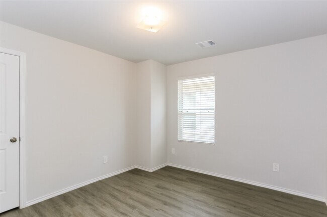 Foto del edificio - 21522 Kimro Ln