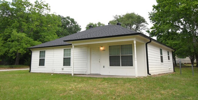 Foto del edificio - Move-In Ready, Beautifully Updated 3BR/2BA Home, HUD Accepted