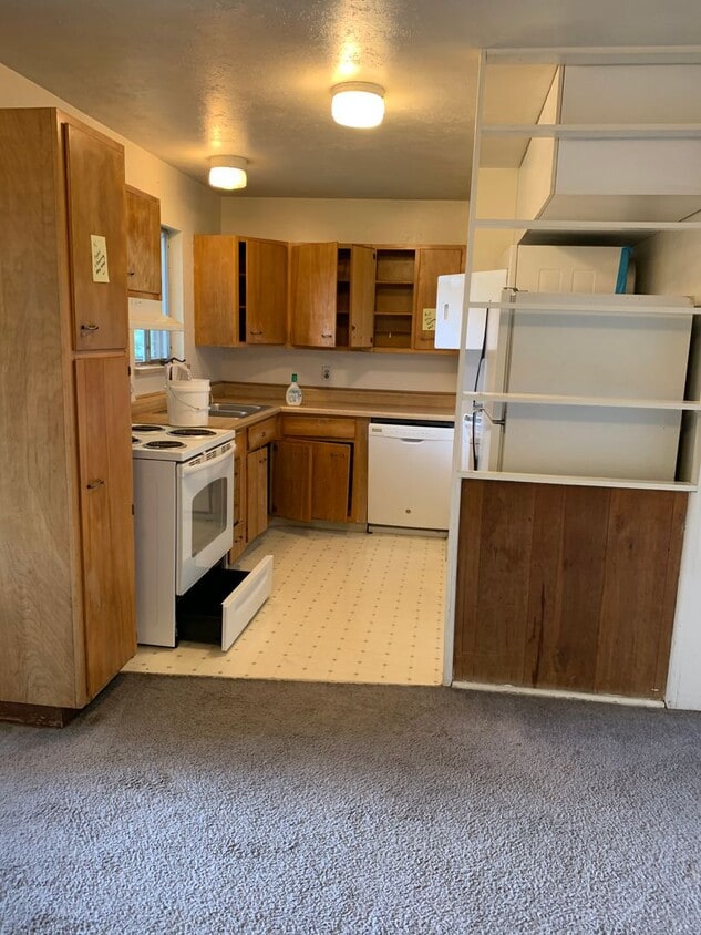 Building Photo - Single-family ranch